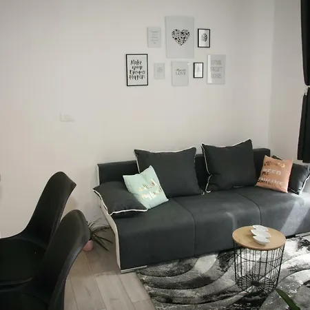 Apartamento Stylish In Center Pula