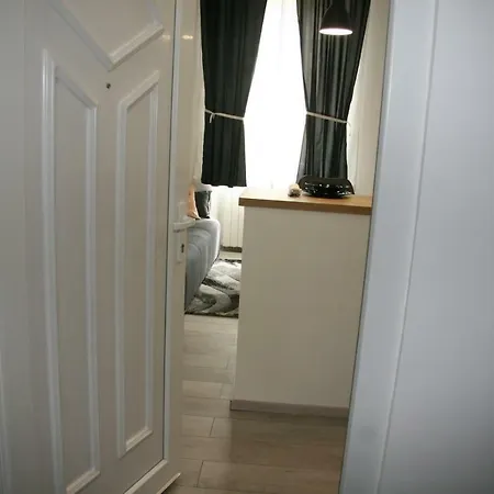 Stylish In Center * Pula