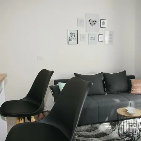 Stylish In Center Apartman Pula