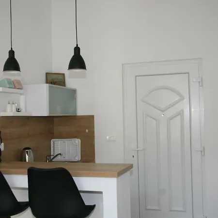 Stylish In Center Apartman