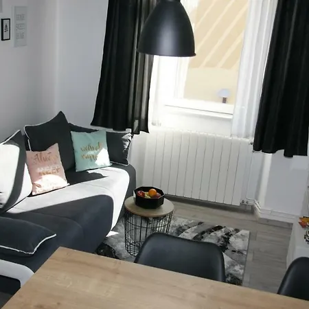 Stylish In Center Apartman