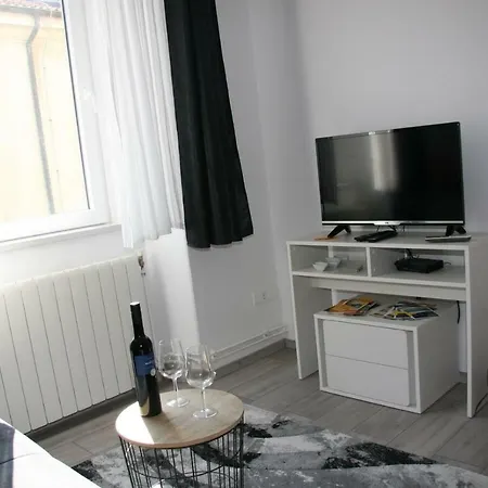 Apartamento Stylish In Center Pula