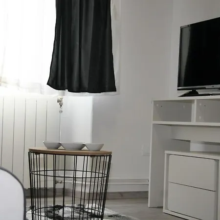 Stylish In Center Apartman