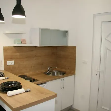 Stylish In Center * Pula