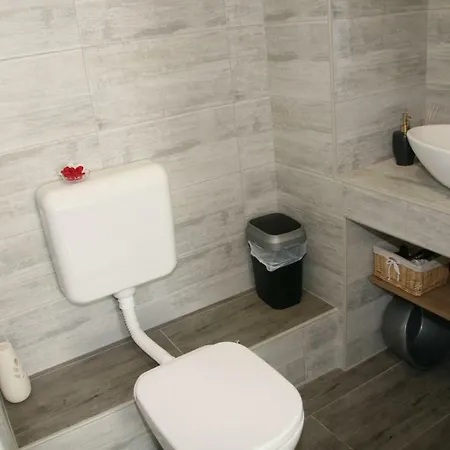 Stylish In Center Apartment