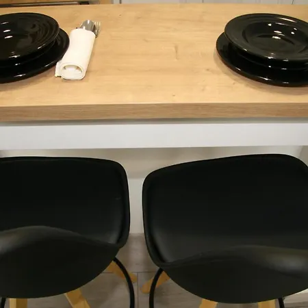 Stylish In Center * Pula